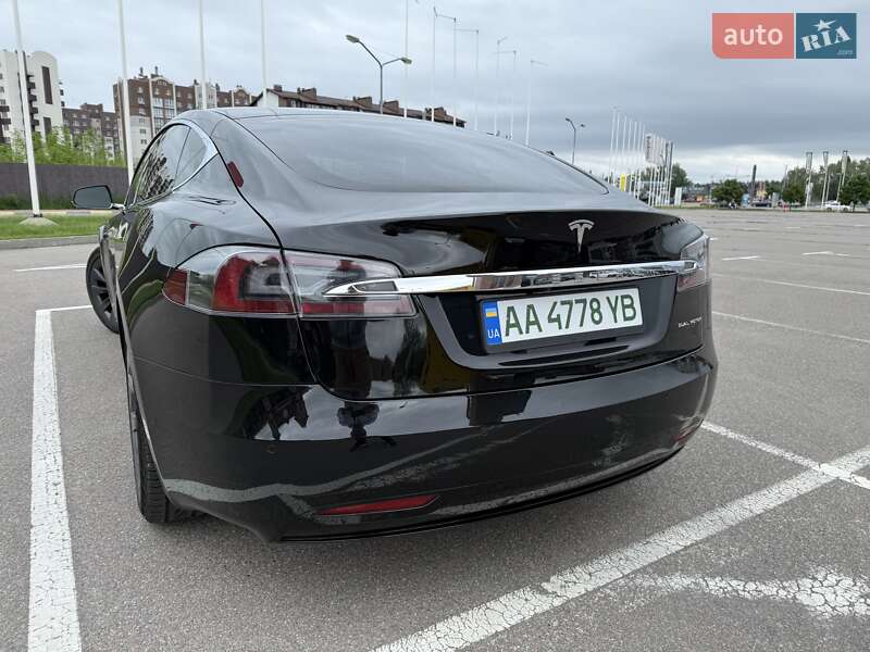Лифтбек Tesla Model S 2019 в Киеве
