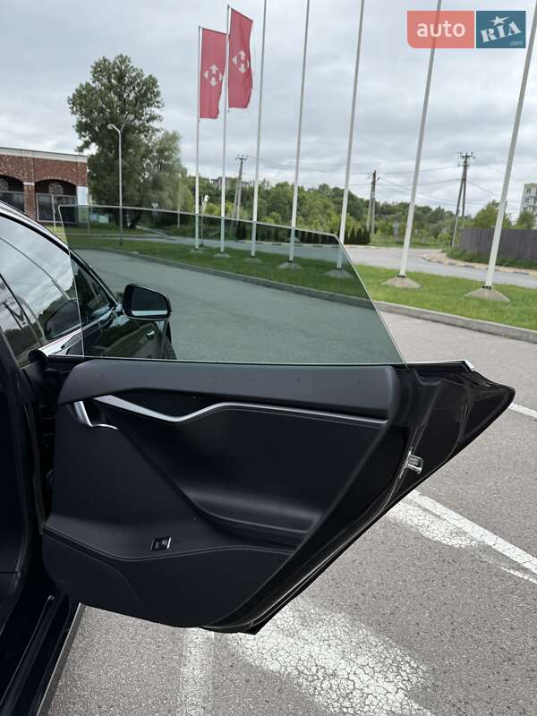 Лифтбек Tesla Model S 2019 в Киеве