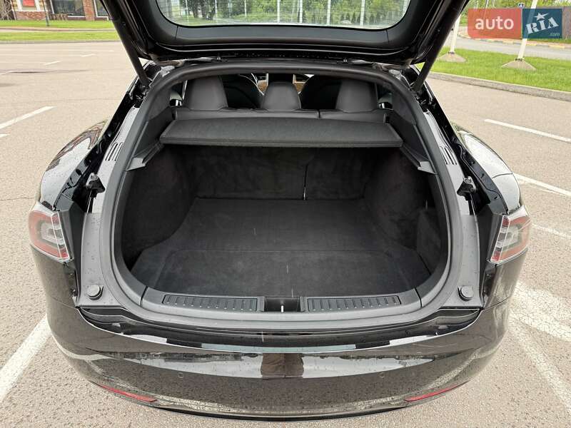Лифтбек Tesla Model S 2019 в Киеве