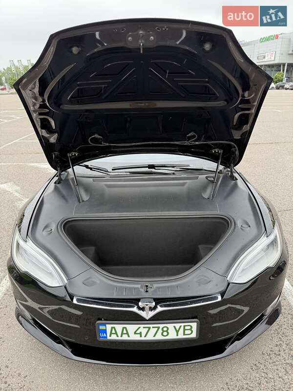 Лифтбек Tesla Model S 2019 в Киеве