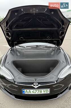 Лифтбек Tesla Model S 2019 в 