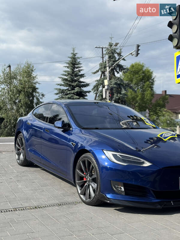 Лифтбек Tesla Model S 2016 в Львове