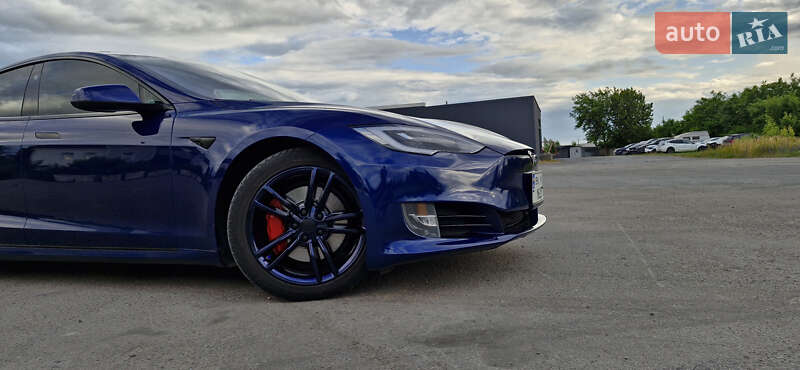 Лифтбек Tesla Model S 2016 в 