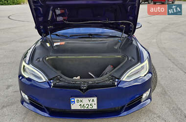 Лифтбек Tesla Model S 2016 в 