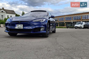 Лифтбек Tesla Model S 2016 в 