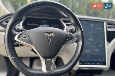 Лифтбек Tesla Model S 2014 в 