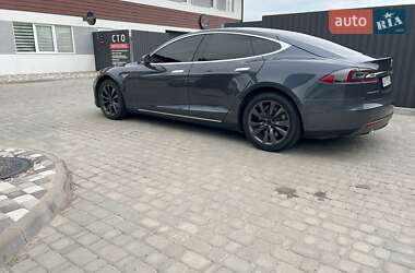 Лифтбек Tesla Model S 2015 в 