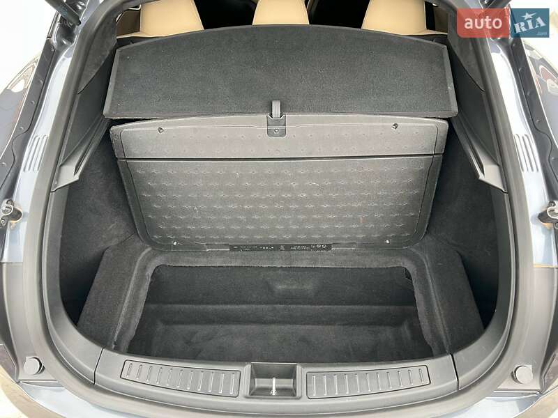 Ліфтбек Tesla Model S 2015 в Софіївській Борщагівці