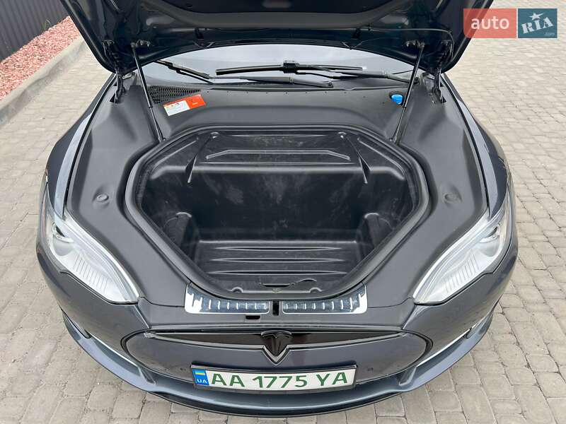 Ліфтбек Tesla Model S 2015 в Софіївській Борщагівці