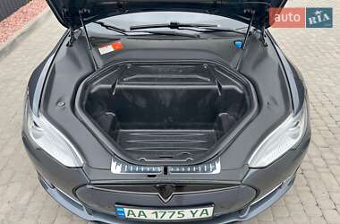 Лифтбек Tesla Model S 2015 в 