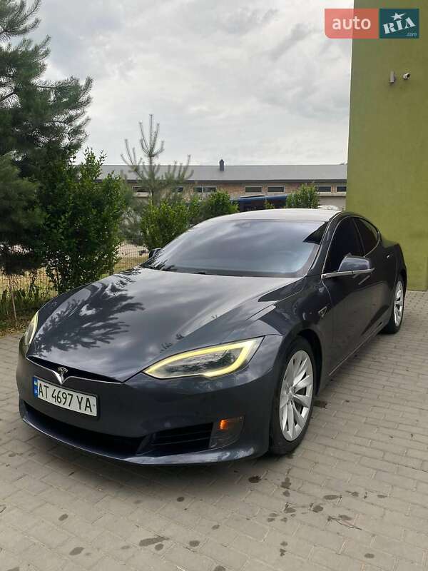 Ліфтбек Tesla Model S 2016 в Івано-Франківську