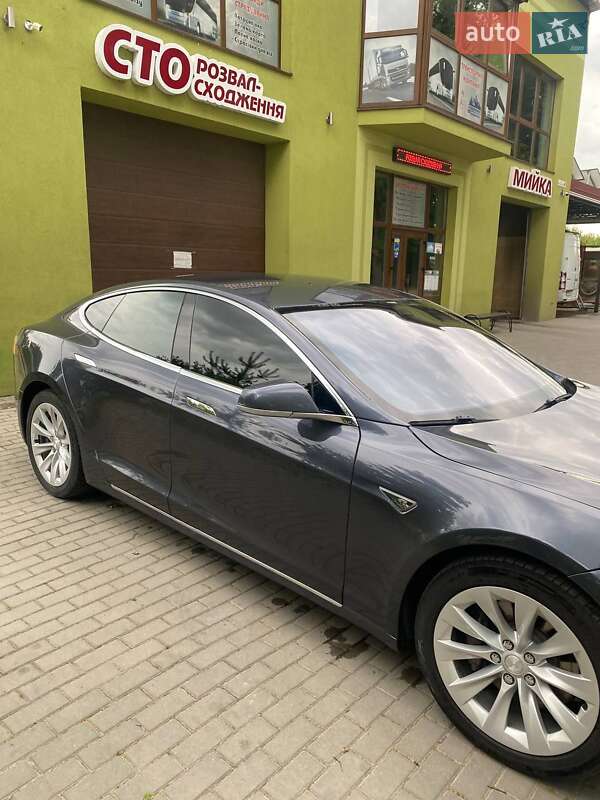 Ліфтбек Tesla Model S 2016 в Івано-Франківську