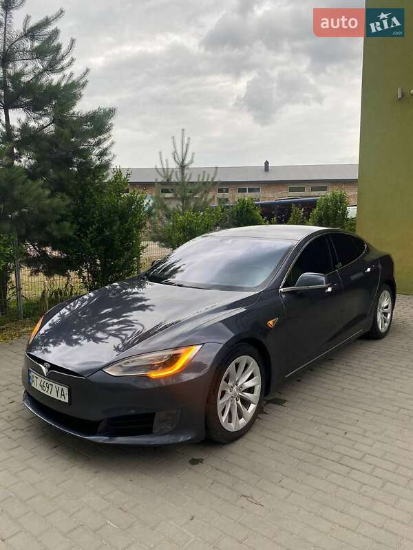 Ліфтбек Tesla Model S 2016 в Івано-Франківську