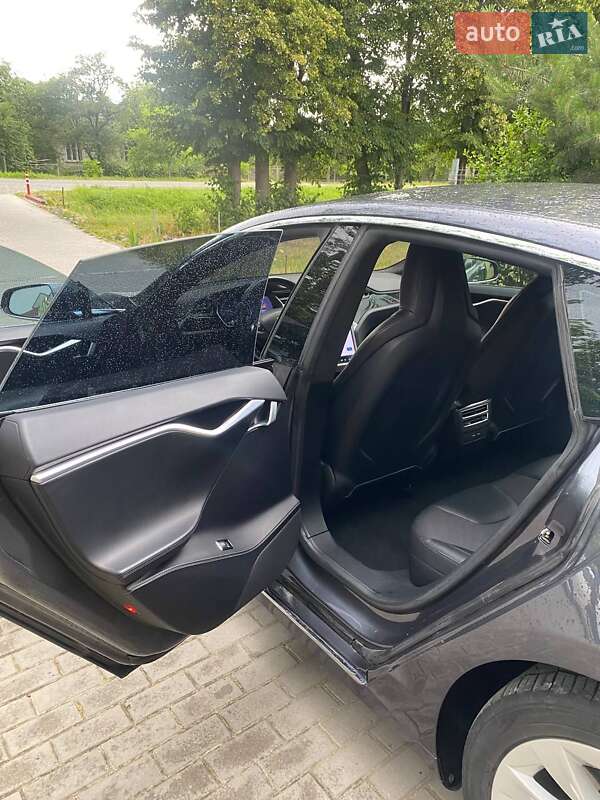 Ліфтбек Tesla Model S 2016 в Івано-Франківську