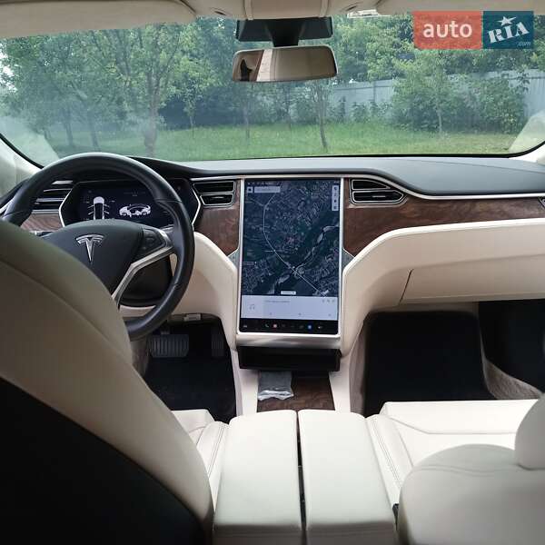 Лифтбек Tesla Model S 2017 в Ивано-Франковске