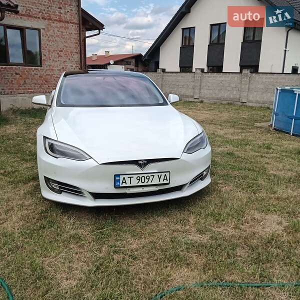 Лифтбек Tesla Model S 2017 в Ивано-Франковске