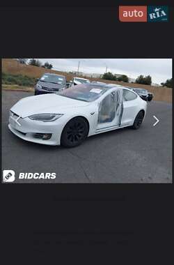 Лифтбек Tesla Model S 2017 в 