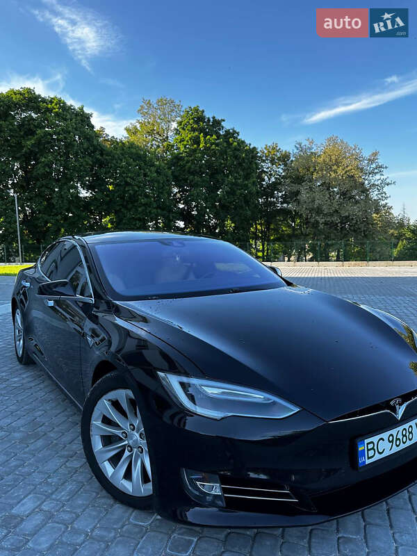 Лифтбек Tesla Model S 2016 в Львове
