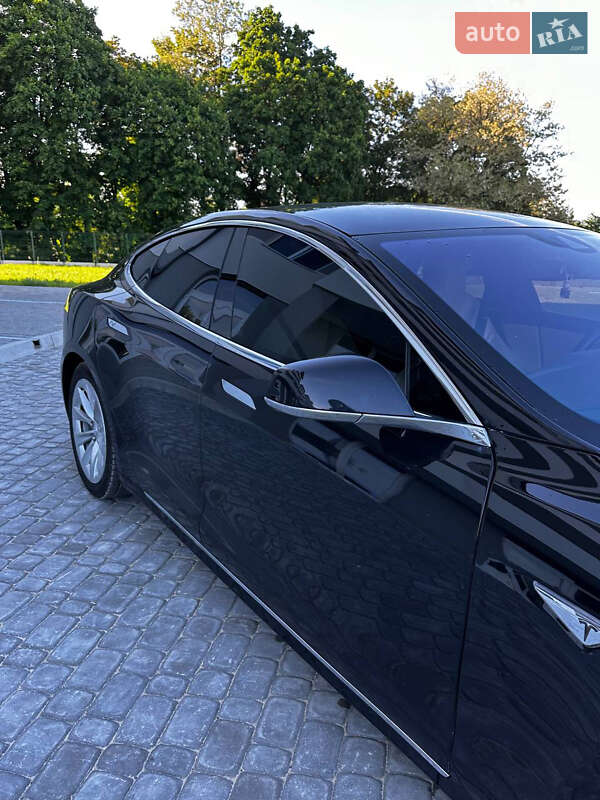 Лифтбек Tesla Model S 2016 в Львове