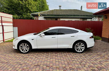 Лифтбек Tesla Model S 2014 в 