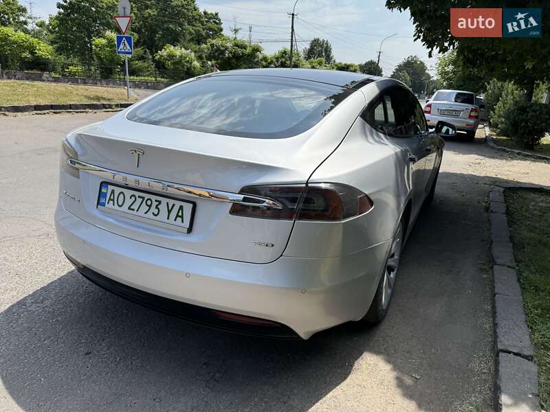 Лифтбек Tesla Model S 2018 в Мукачево