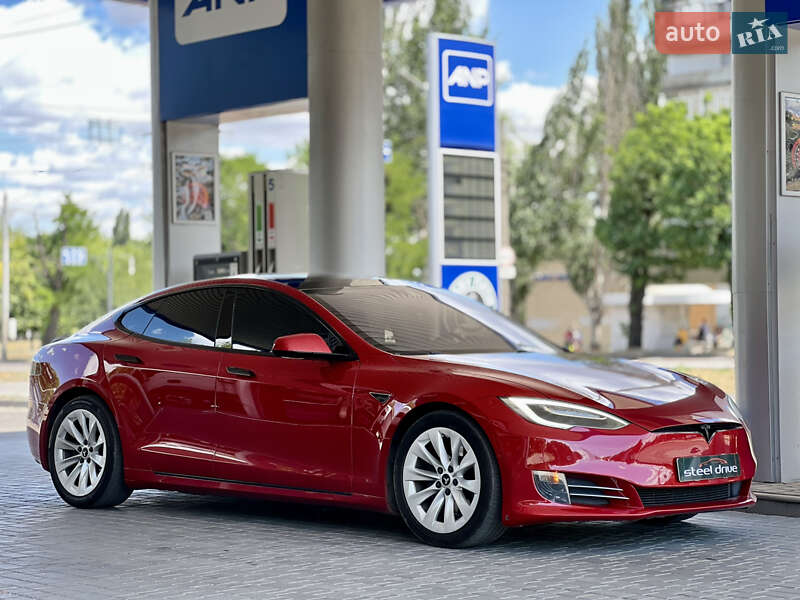 Лифтбек Tesla Model S 2016 в 