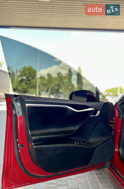 Лифтбек Tesla Model S 2016 в 