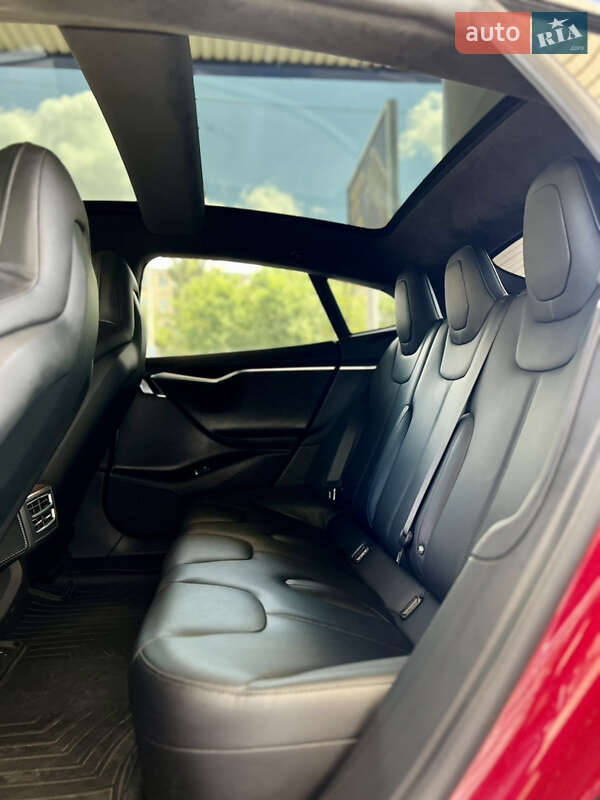 Лифтбек Tesla Model S 2016 в Николаеве