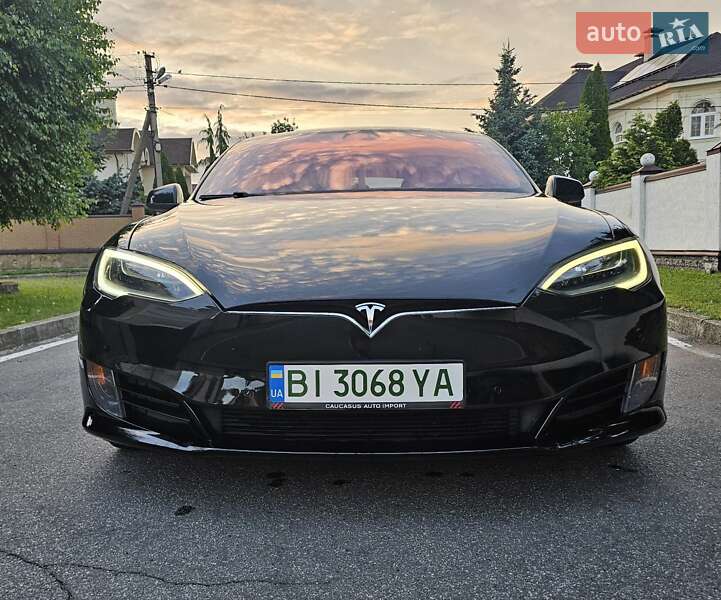 Лифтбек Tesla Model S 2017 в 
