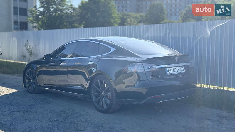 Лифтбек Tesla Model S 2015 в Львове