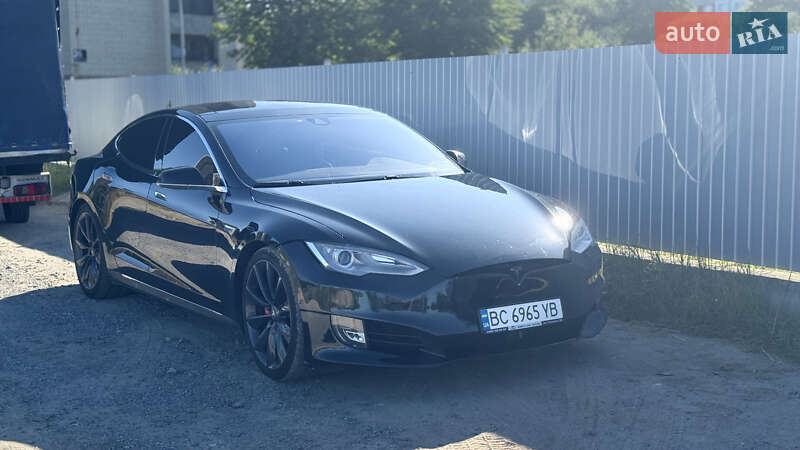 Лифтбек Tesla Model S 2015 в Львове