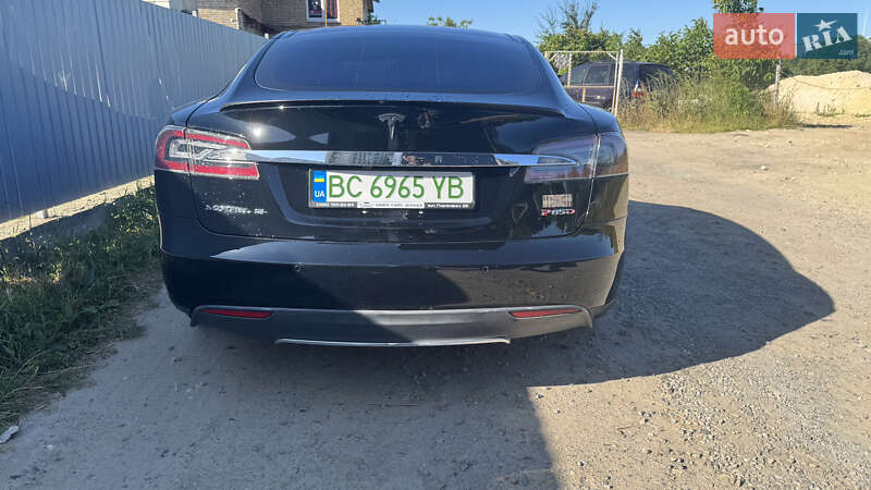 Лифтбек Tesla Model S 2015 в Львове