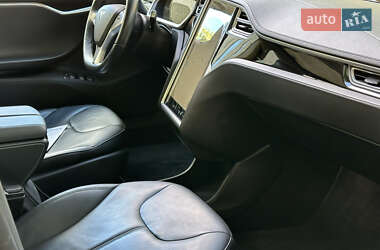 Лифтбек Tesla Model S 2013 в 