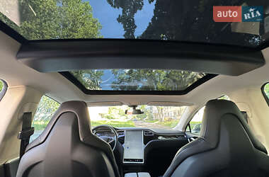 Лифтбек Tesla Model S 2013 в 