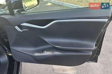Лифтбек Tesla Model S 2014 в 