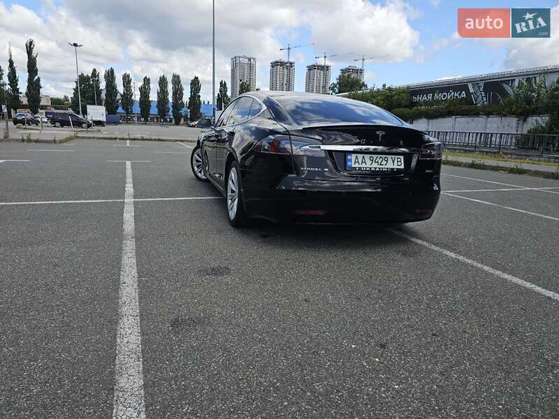 Лифтбек Tesla Model S 2018 в Киеве