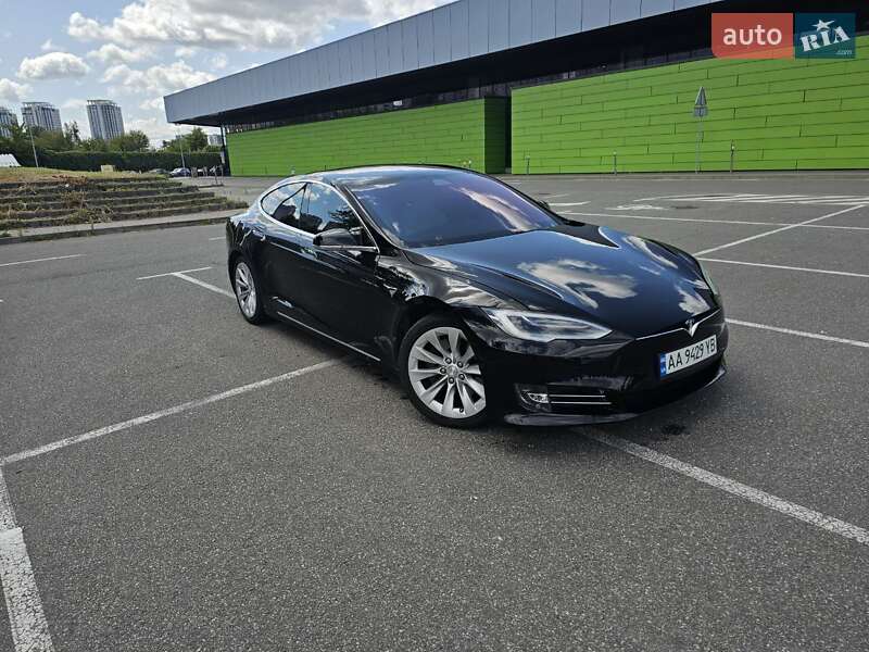 Лифтбек Tesla Model S 2018 в Киеве