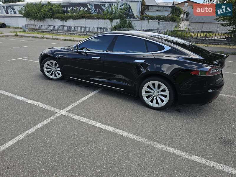 Лифтбек Tesla Model S 2018 в Киеве