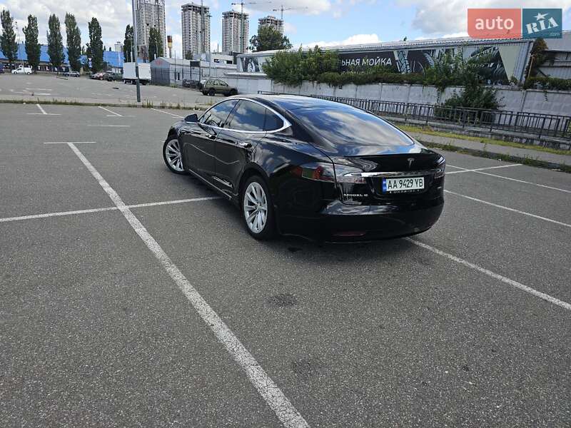 Лифтбек Tesla Model S 2018 в Киеве