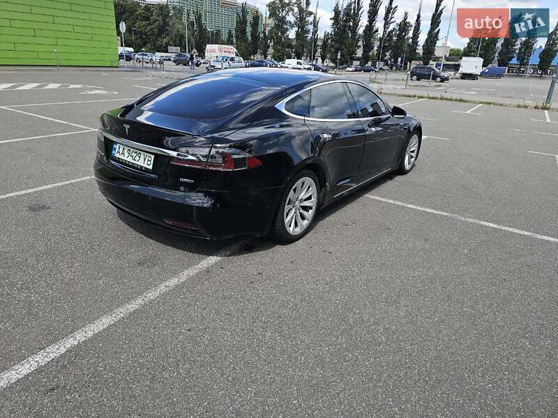 Лифтбек Tesla Model S 2018 в Киеве