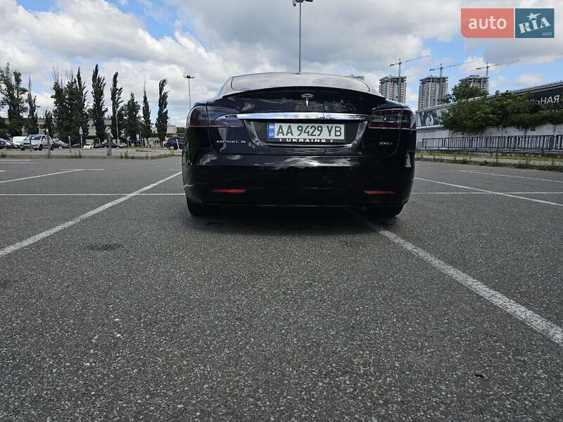 Лифтбек Tesla Model S 2018 в Киеве