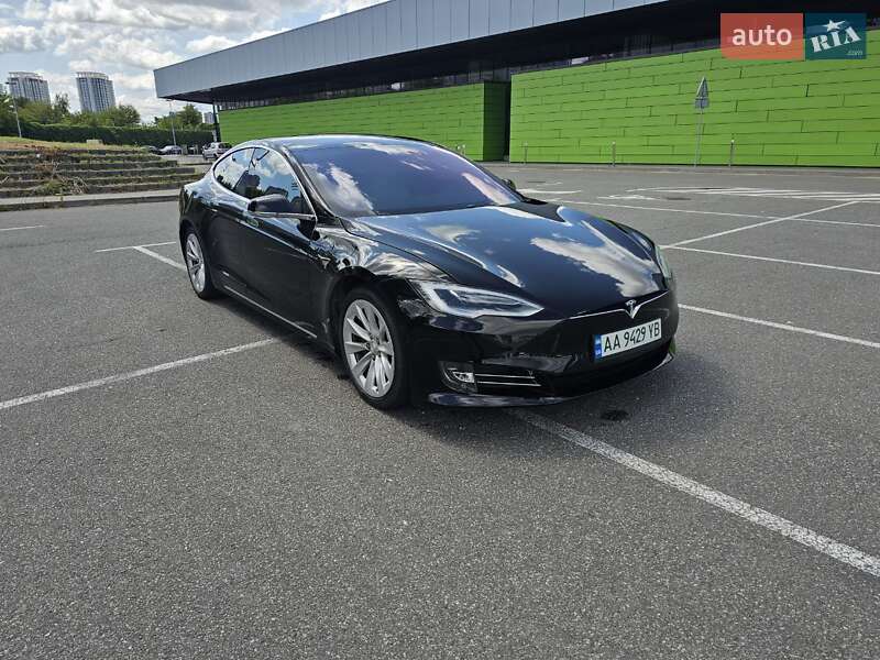 Лифтбек Tesla Model S 2018 в Киеве