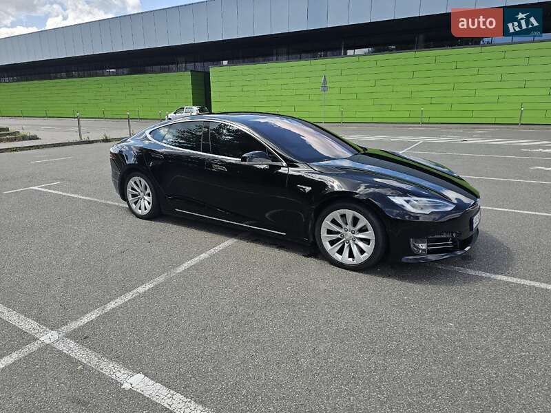 Лифтбек Tesla Model S 2018 в Киеве