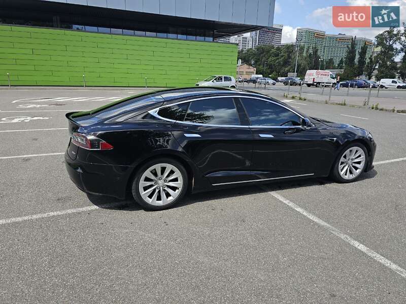 Лифтбек Tesla Model S 2018 в Киеве