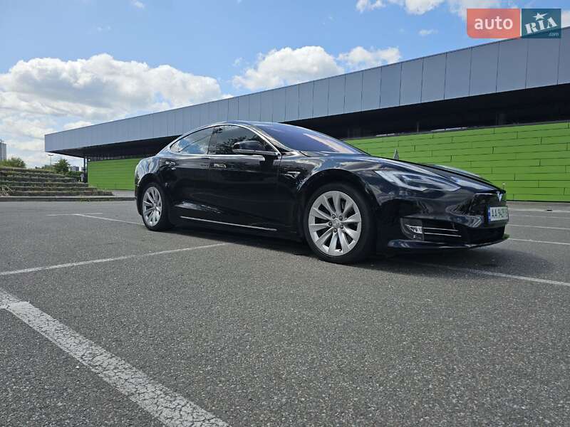 Лифтбек Tesla Model S 2018 в Киеве