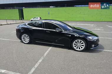 Лифтбек Tesla Model S 2018 в Киеве