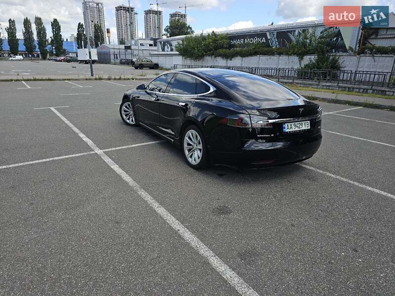 Лифтбек Tesla Model S 2018 в Киеве