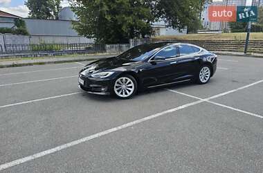 Лифтбек Tesla Model S 2018 в Киеве