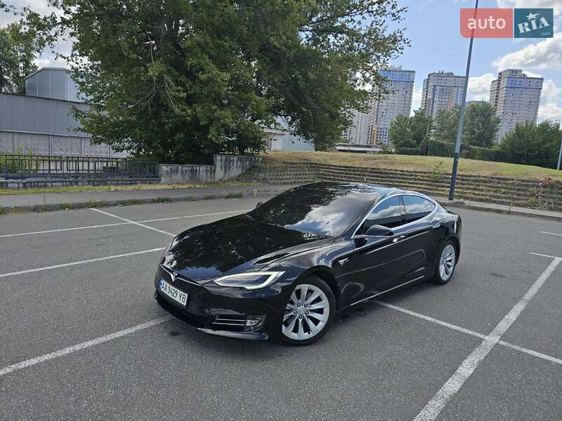 Лифтбек Tesla Model S 2018 в Киеве