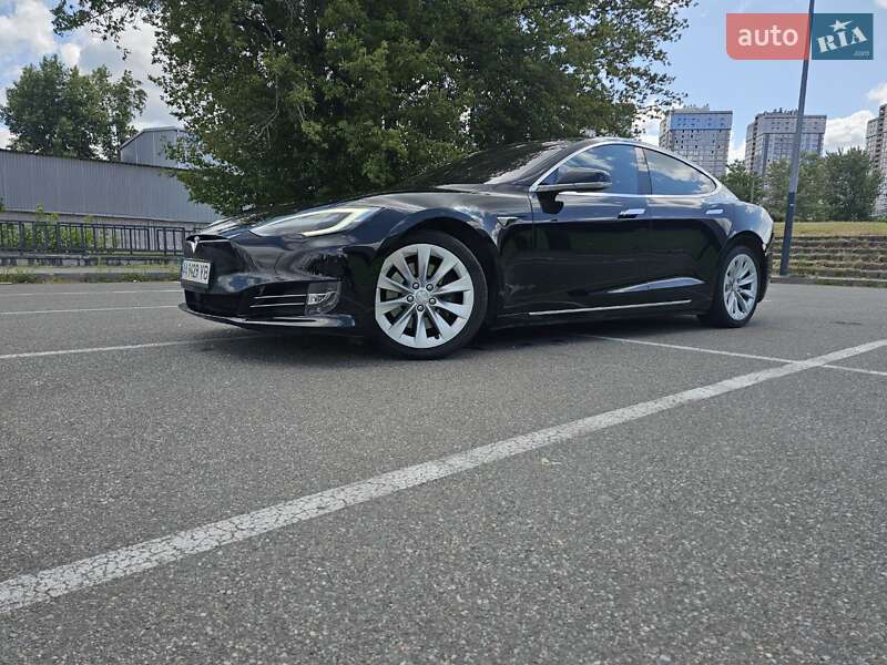 Лифтбек Tesla Model S 2018 в Киеве